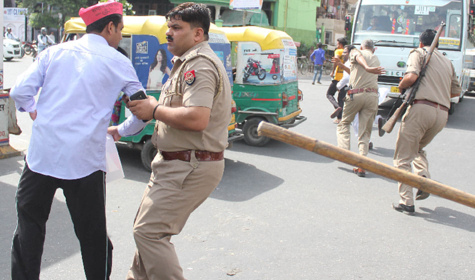 17 sp leader arrested in noida for protesting against cm in up