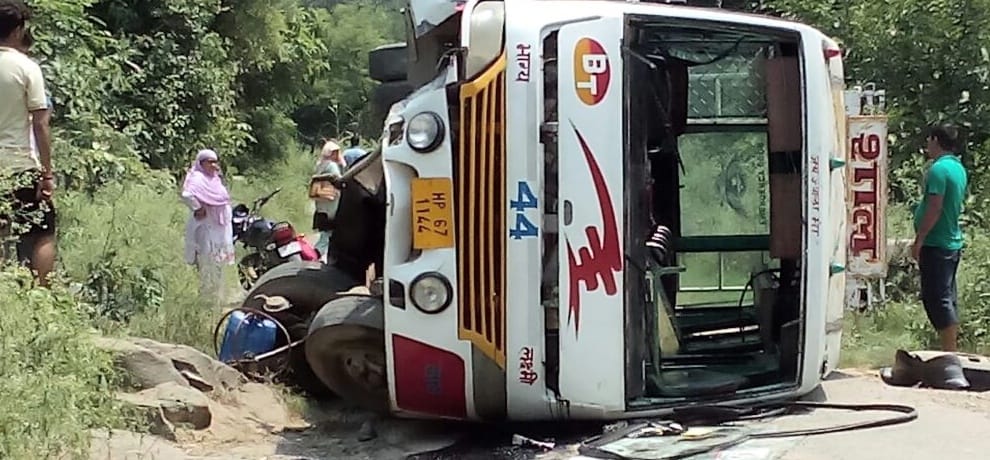 himachal hamirpur bus accident 16 injured