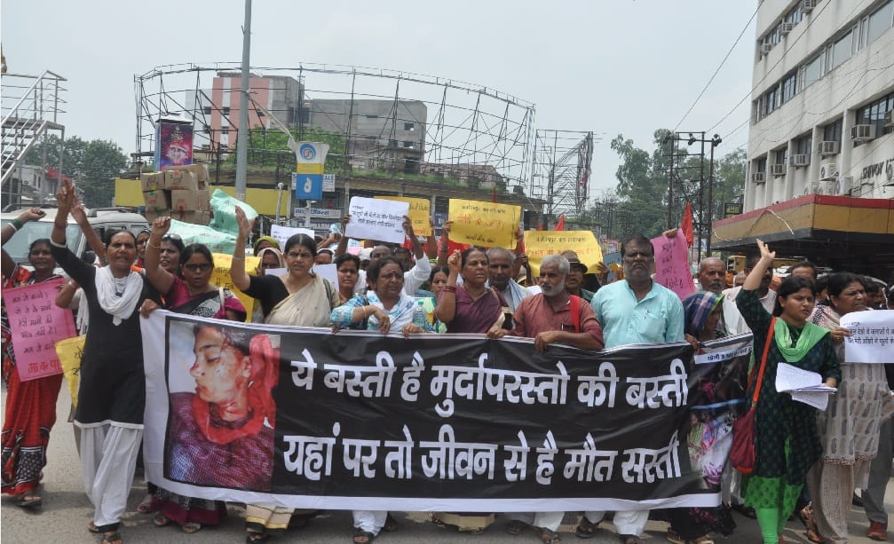 सीपीआईएम और एडवा कार्यकर्ताओं ने किया प्रदर्शन