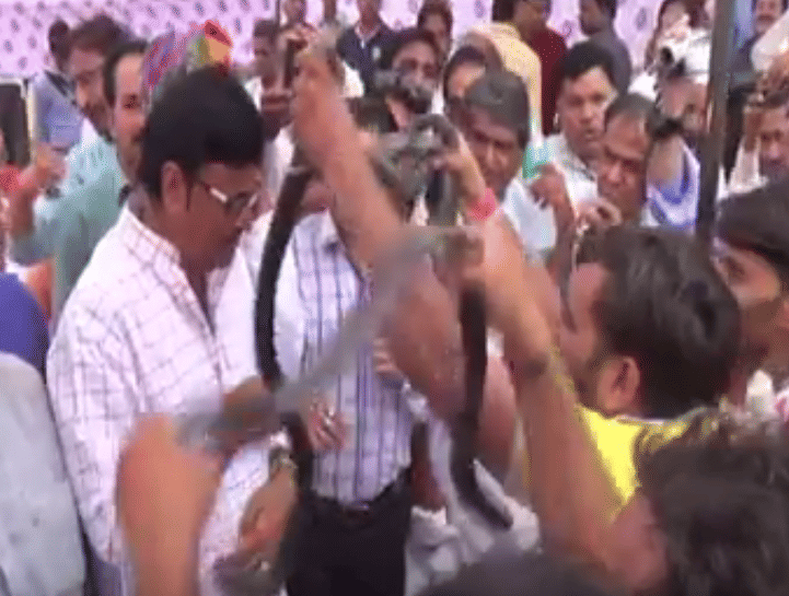 Snake trapped in minister's neck