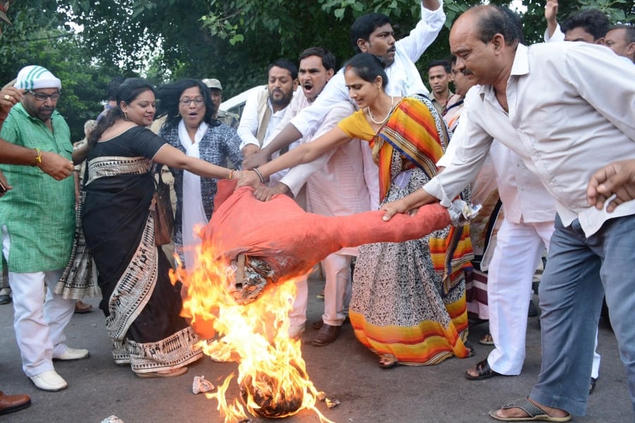 murder case should be filled against responsible for deaths in gorakhpur demands RLD.