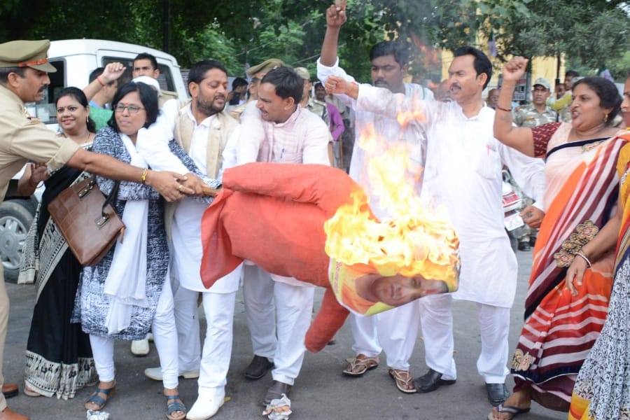 murder case should be filled against responsible for deaths in gorakhpur demands RLD.