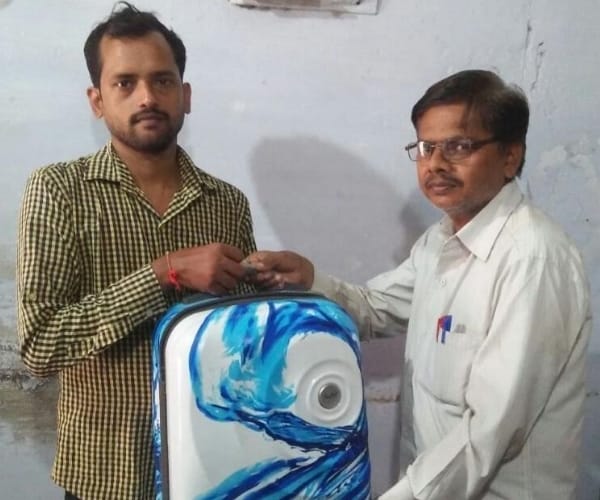 driver and conductor returned bag to passenger in lucknow