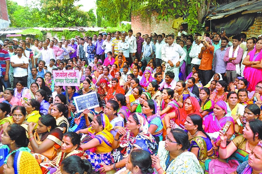 pics of shikshamitra protest in Uttar Pradesh.