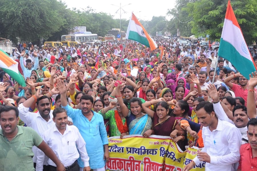 Teachers protest in shahjahanpur for the second day