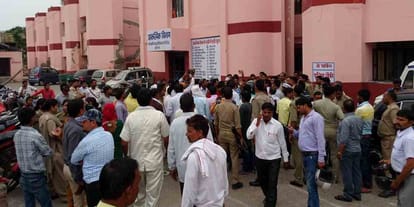 shikshamitra protest in agra affected many schools