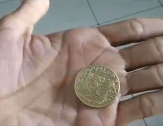 shopkeeper became millionaires, found ancient coin at home