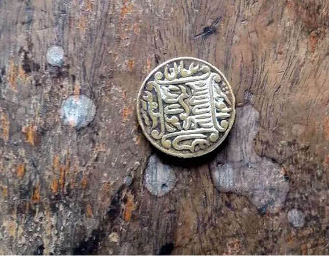 shopkeeper became millionaires, found ancient coin at home