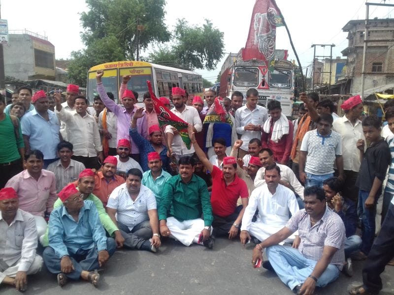 अखिलेश की गिरफ्तारी पर भड़के सपाई