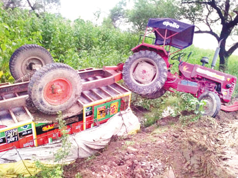 Tata Magic driver dies in tractor collision
