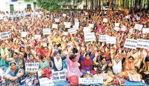 Education friends march on foot