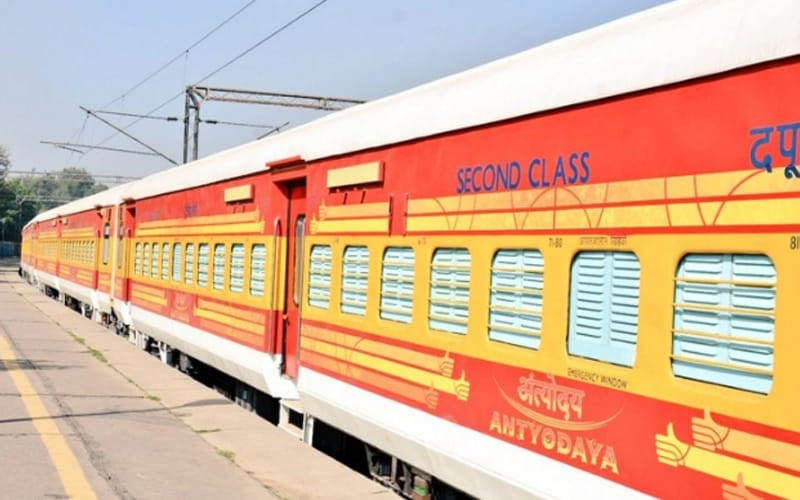 train for mumbai from lucknow