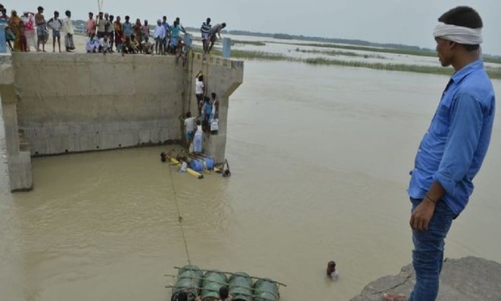 153 people die in bihar flood, sistuation is very critical 