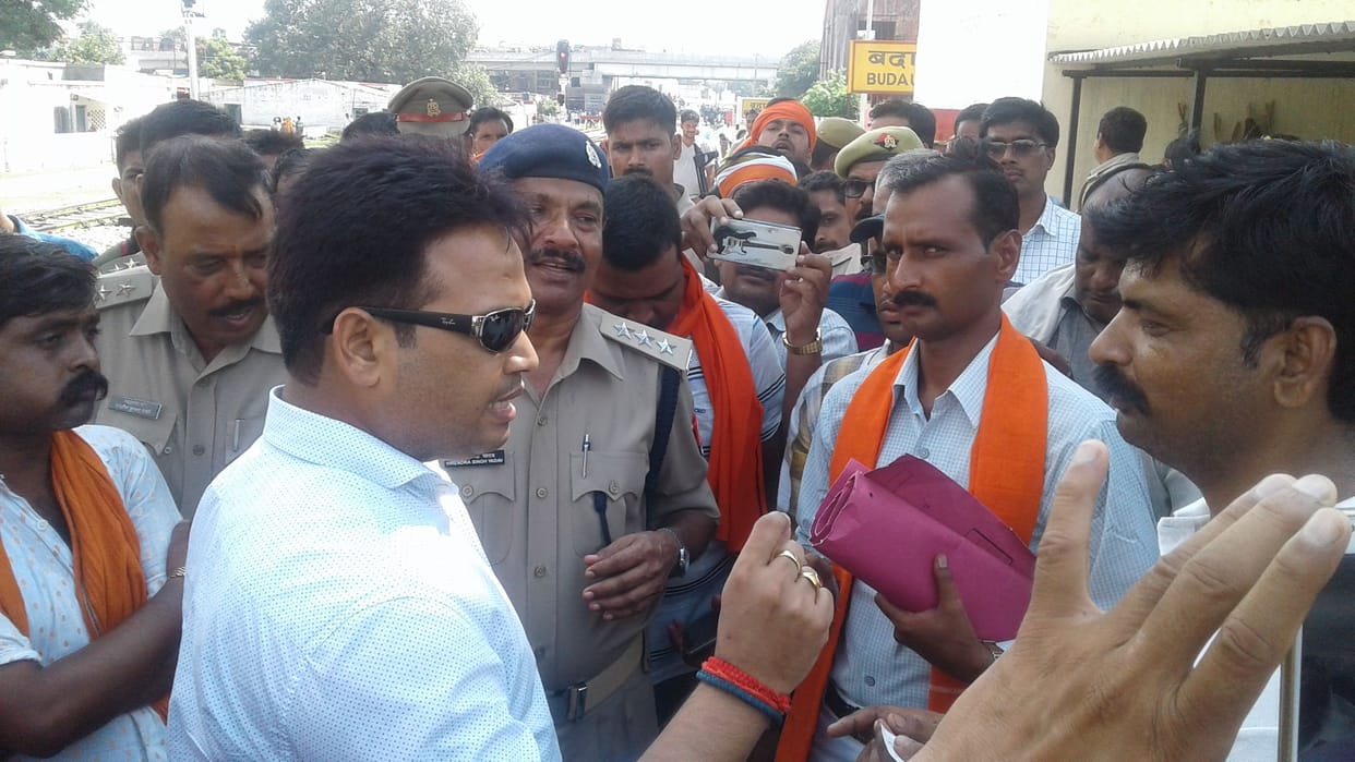 Shikshamitra protests continues in Budaun