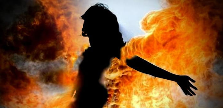 girl student burnt to death by a man who later committed suicide 