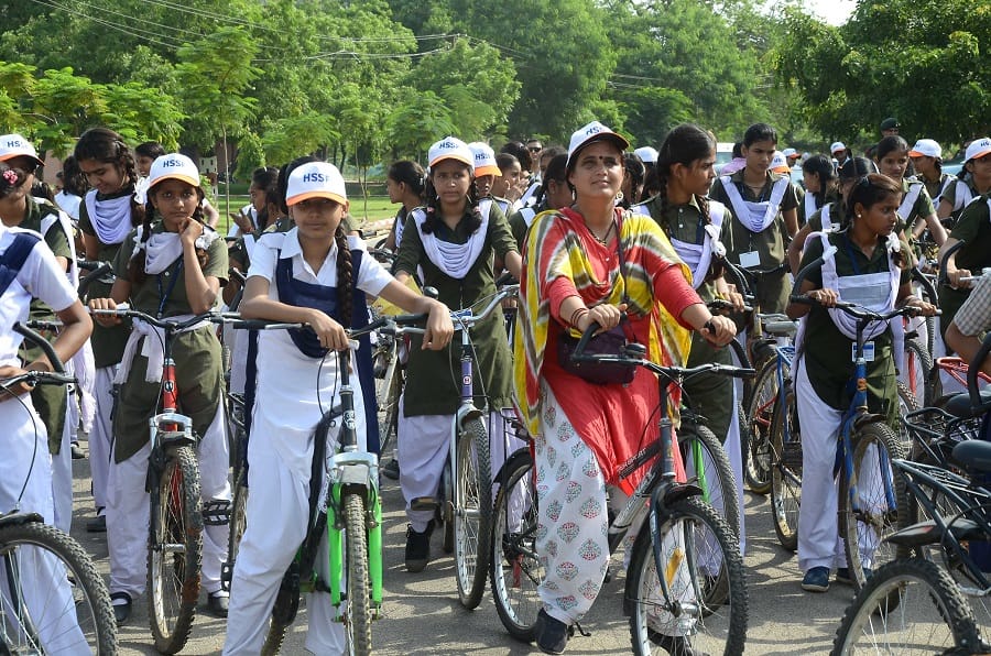 पी एच ई कर्मचारियों ने मांगों को लेकर निकाली रैली नाखांवाले चोराह पर धरना दे याता यात किया बाधित