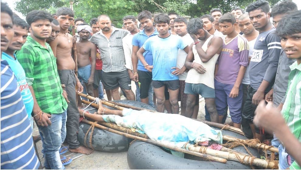Stop train with dead body on railway track