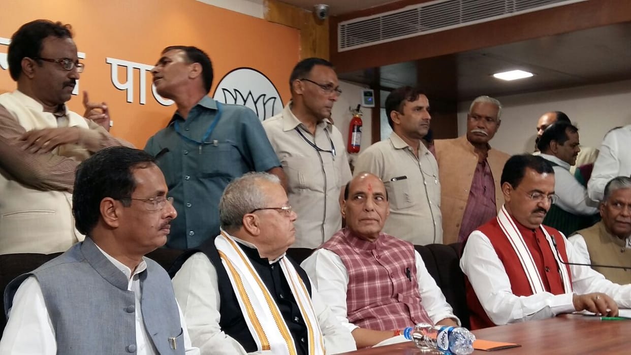 ashok bajpai and shweta singh joins bjp in presence of rajnath singh