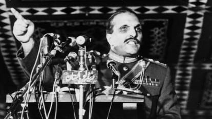 Pakistan: General Muhammad Zia-ul-Haq was killed in a bomb blast 