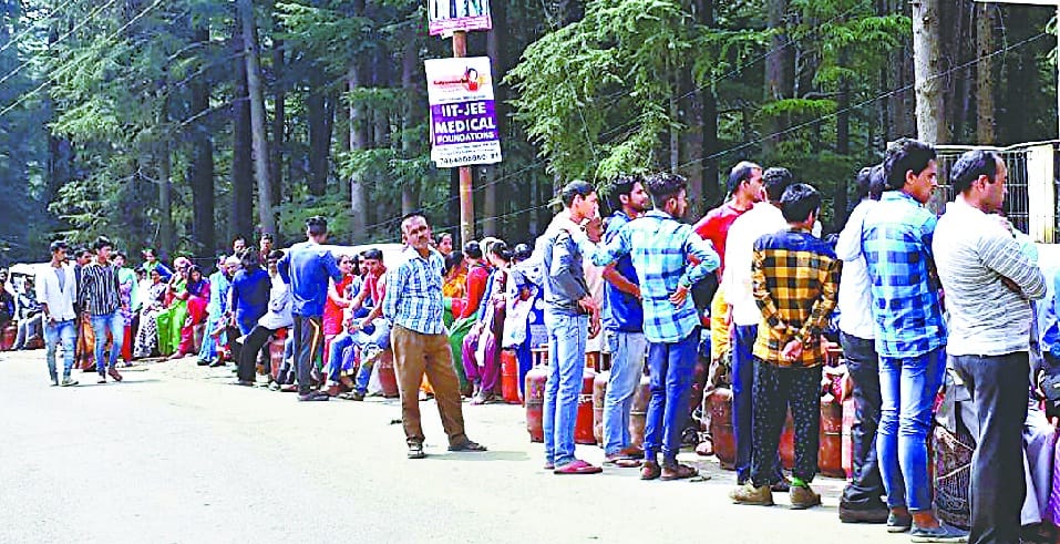 Gas even after waiting, many people returned disappointed