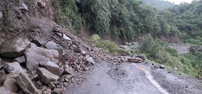 Himachal heavy rainfall cause damage to roads and crops