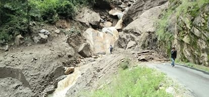 Himachal heavy rainfall cause damage to roads and crops