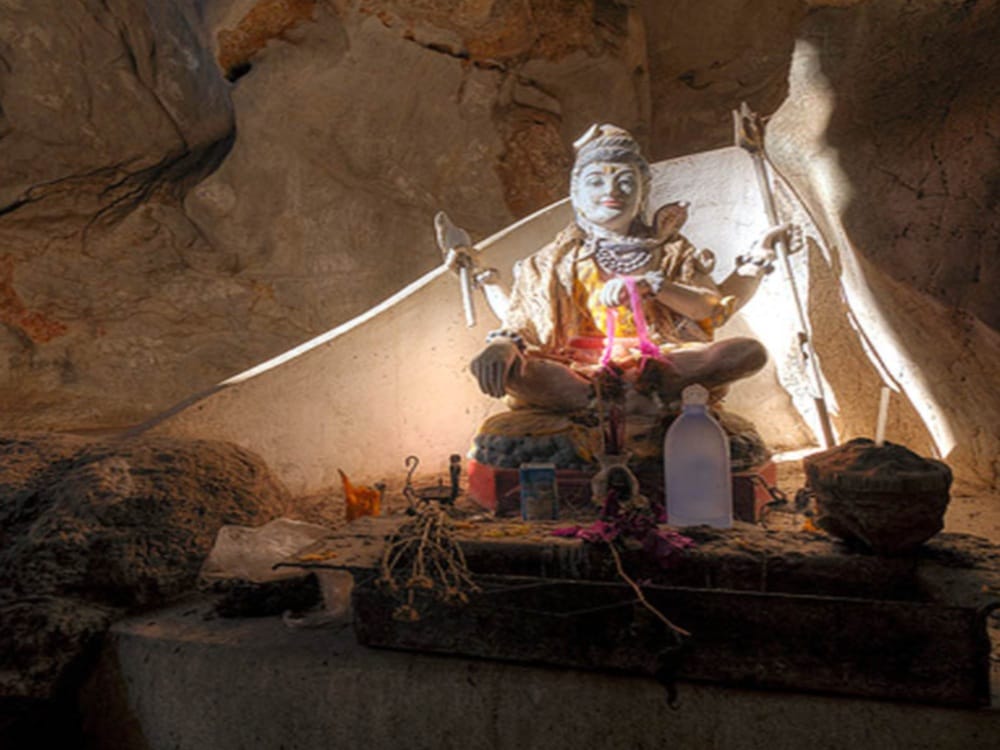 mysterious patal rudreshwar cave of lord shiva  champawat