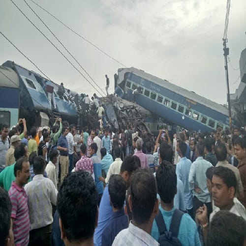Muzaffarnagar train incident: the bogies in the house, look after it