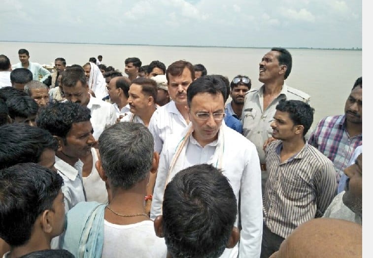 Former Union Minister Jitin visited the flood victims