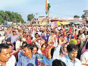 shikshamitron ne tirange ke sath nikala juloos