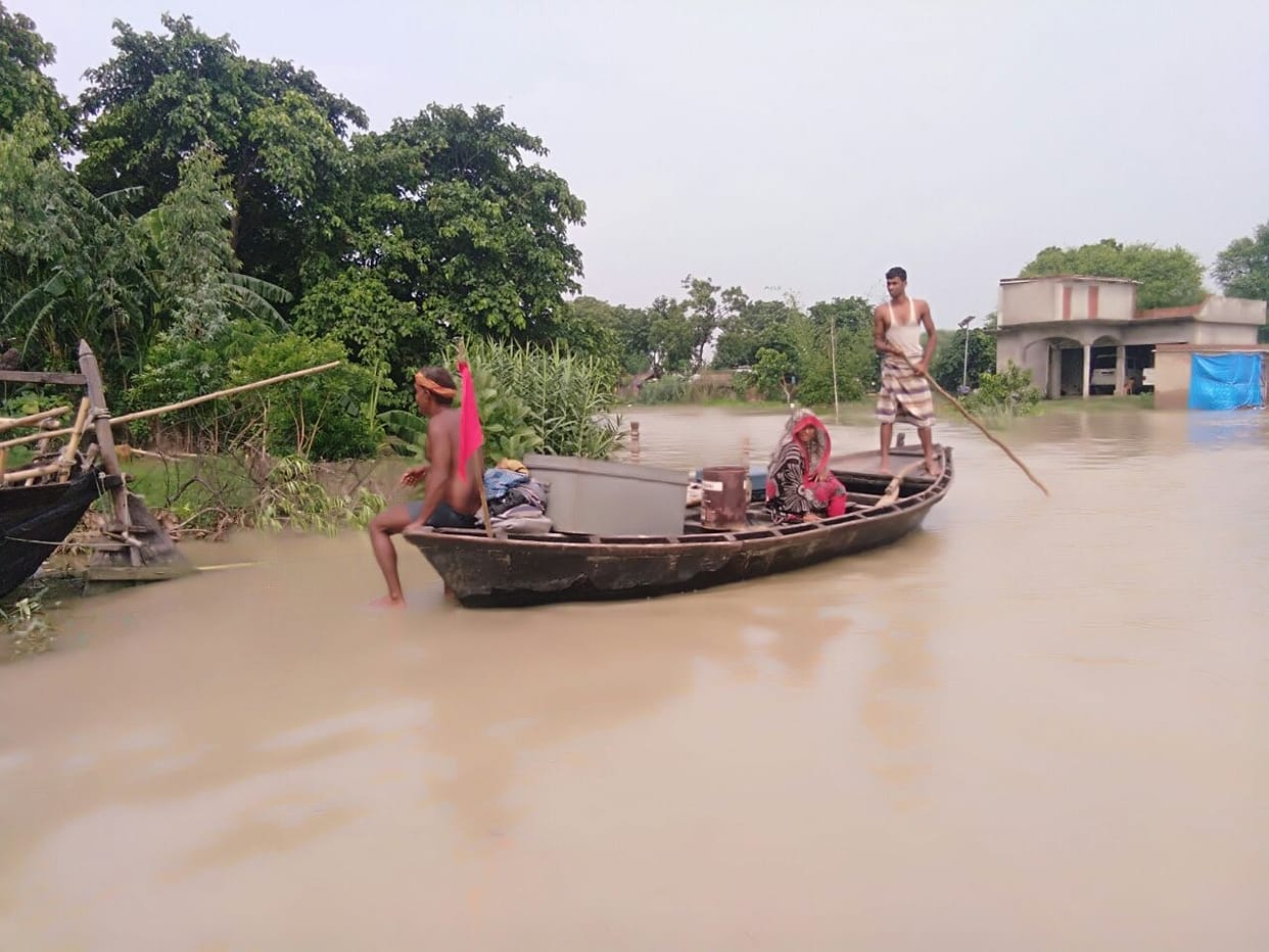 Report the damage caused by floods in 48 hours: DM