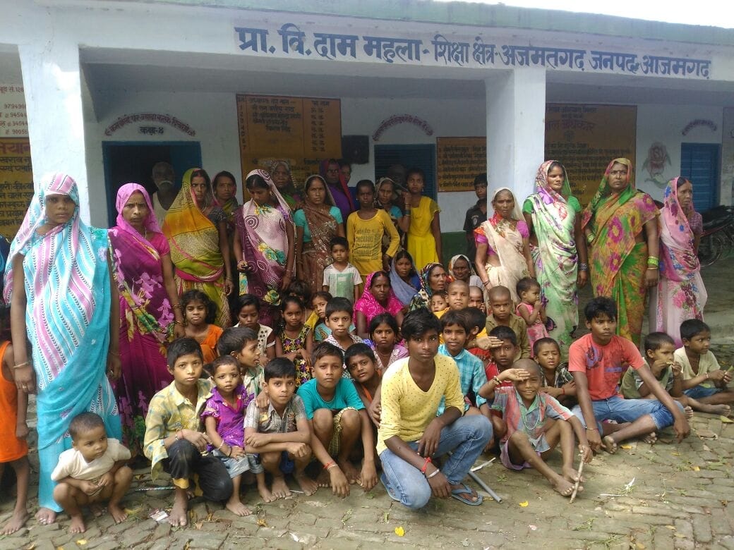 protest to the flood victims 