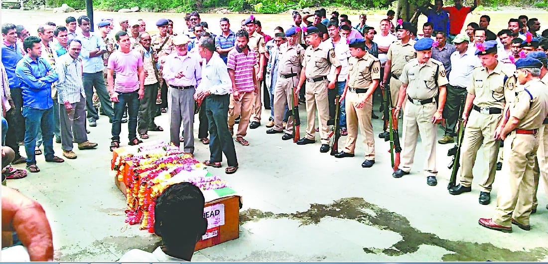 Funeral with Military Respect of Nandan Nandan