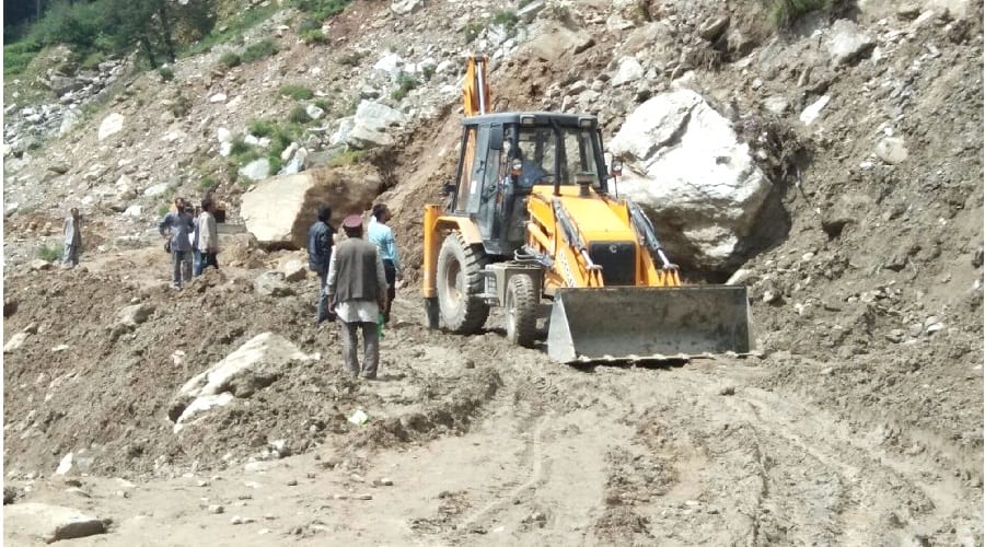 Road Blocks and floods after Heavy rainfall in himachal.