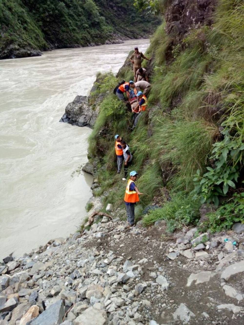 three dead and two injured in road accident near rishikesh