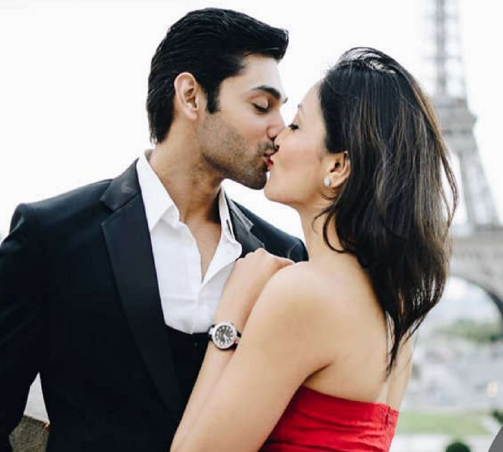 Ruslan Mumtaz and Nirali Mehta romantic photo shoot at Eiffel Tower 