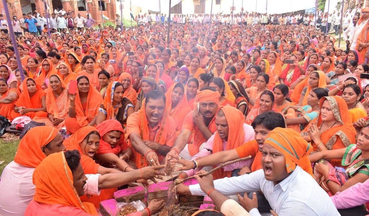 शिक्षामित्रों ने मुख्यमंत्री के लिए किया बुद्धि शुद्धि यज्ञ