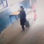 जेल के मेन गेट से अंदर आतीं शशिकला