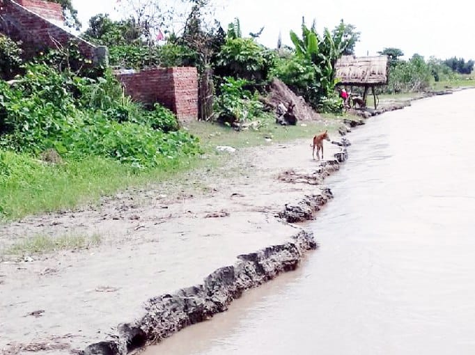 Cutting stones in Srinagar now, stirring villagers