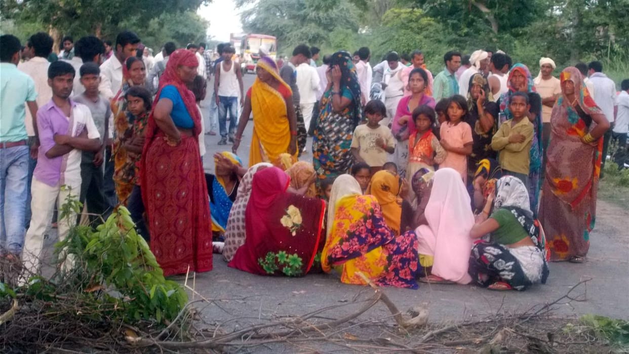 One killed, four injured, road jamming