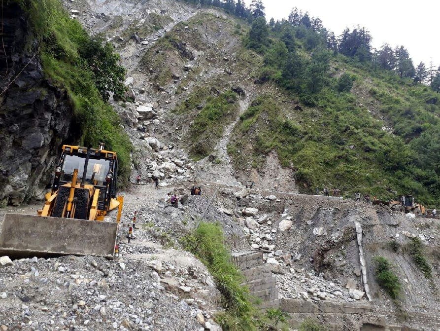 badrinath highway blocked due to landslide in lambagad