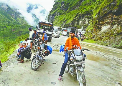 badrinath highway blocked due to landslide in lambagad