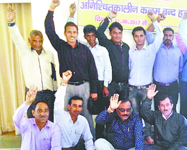 Cadre secretaries begin dharna in Vikas Bhavan