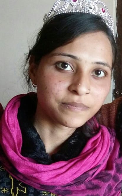 jaunpur girl killed when she trying to save mobile from robbers