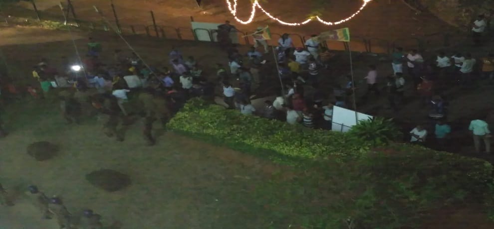 odi defeat: dejected sri lankan fans circled team bus at dambulla