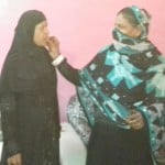 मुस्लिम महिलाओं ने मिठाई बांटकर खुशी जताई