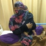 महिला की बेटी को इलाज के लिए अस्पताल में भर्ती कराया