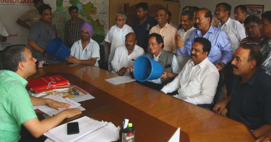 Harmohan dhawan on Dustbin quality, chandigarh news