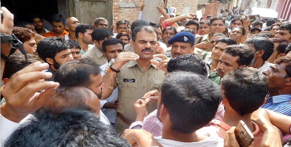 Murder of innocently ruthlessly, acid on the face to remove the identity
