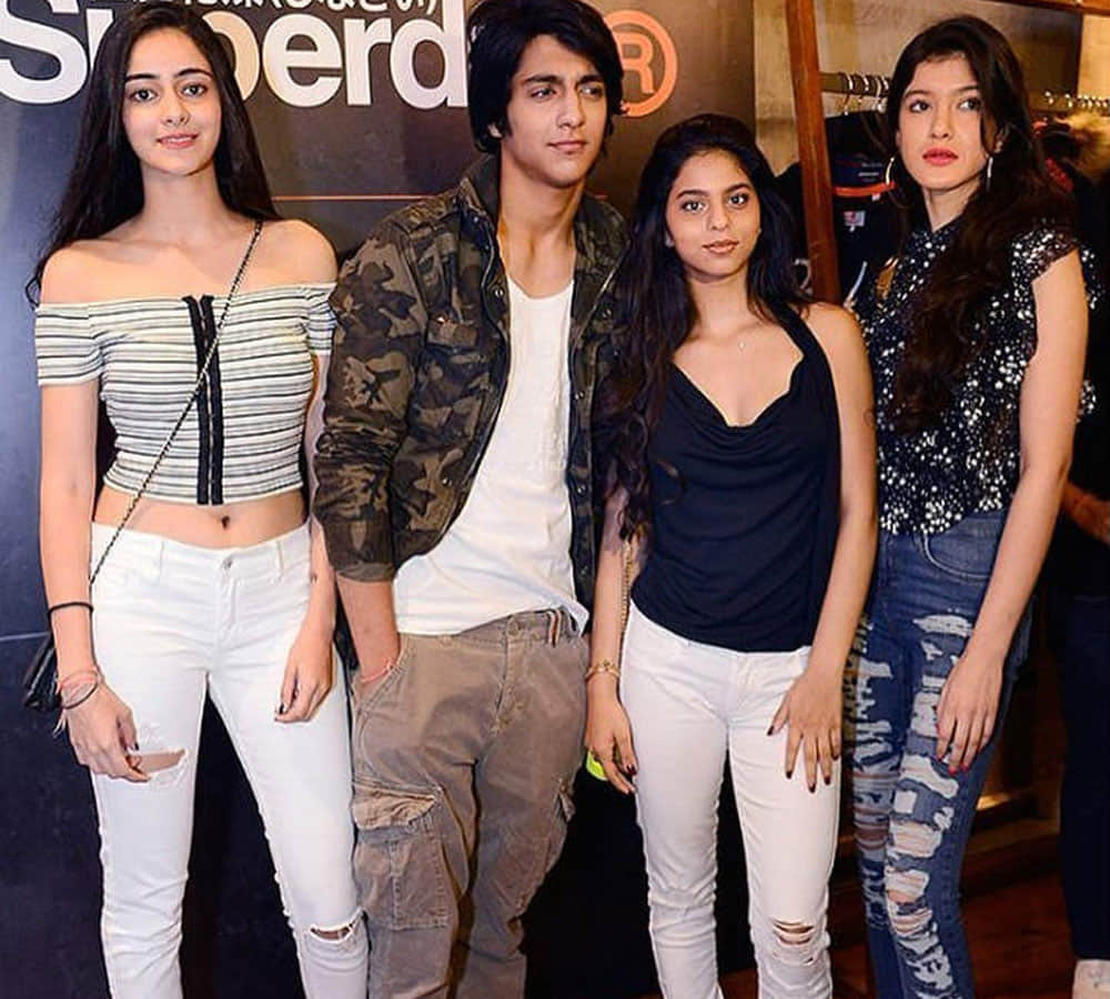The cost of Suhana Khan sexy boots and bag is more than your dream